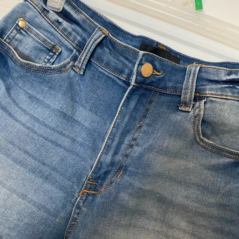 Kendall + Kylie The Icon Cuffed Jean Shorts Size 7/28 - Picture 5 of 9